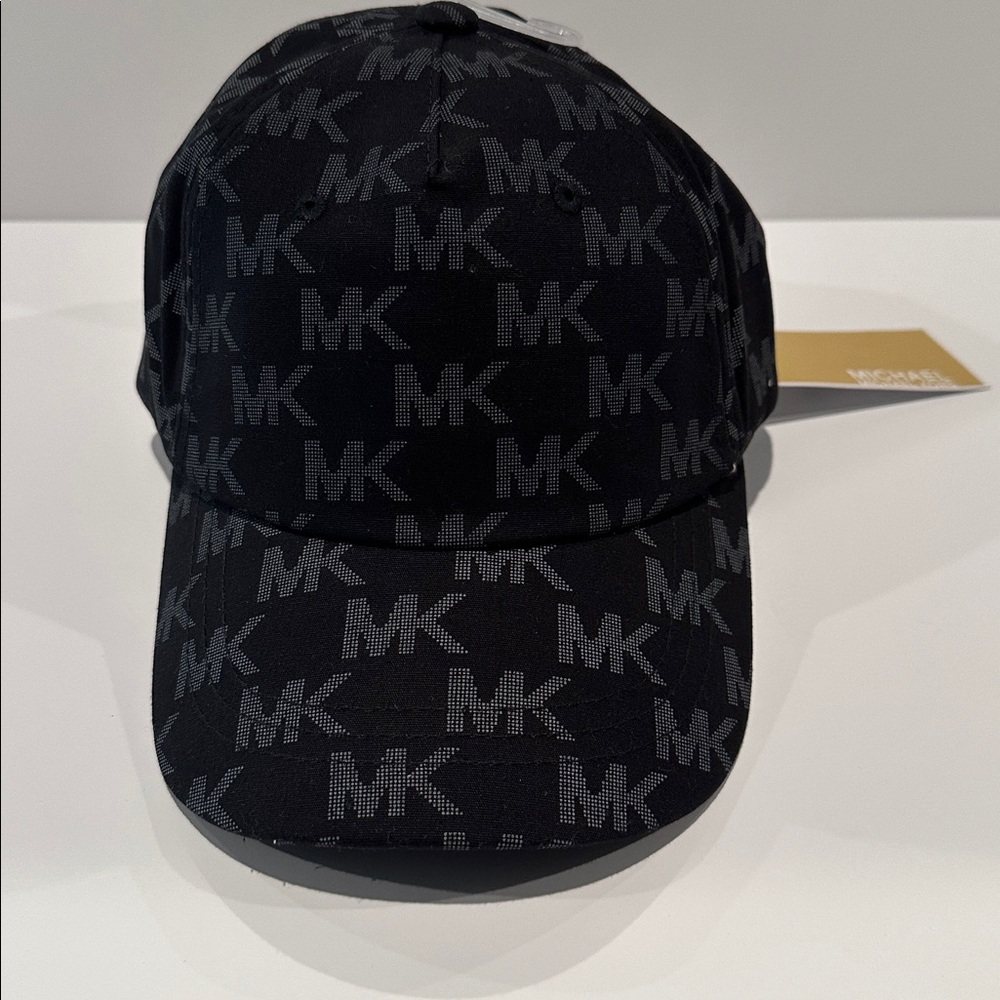 NWT Michael Kors Signature fabric gray/black cap with adjustable back.